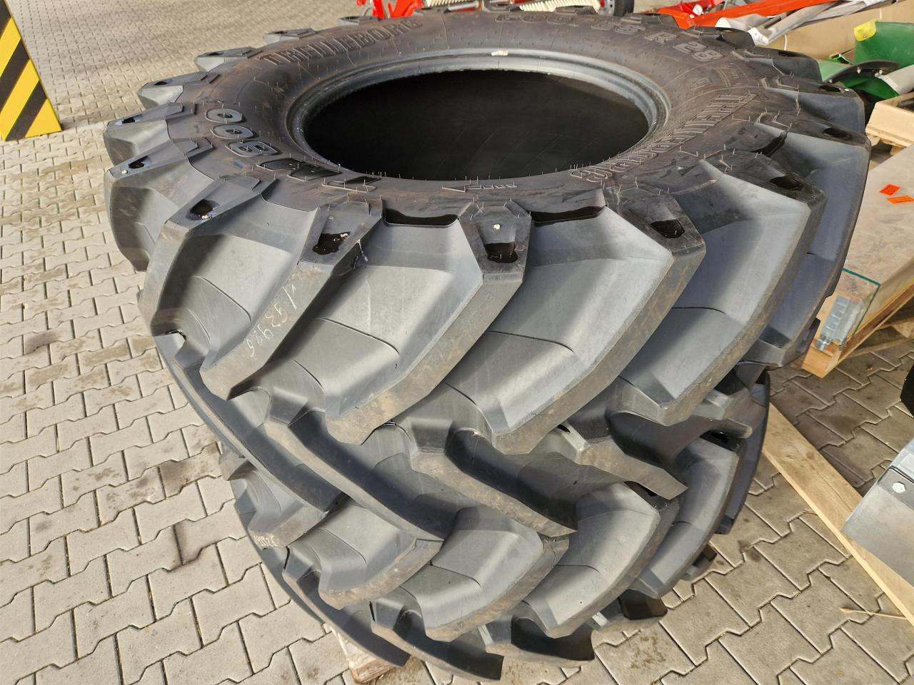 Trelleborg 600/65R28 - 타이어 농업용 기계 용 : 사진 1 Trelleborg 600/65R28 - 타이어 농업용 기계 용 : 사진 1