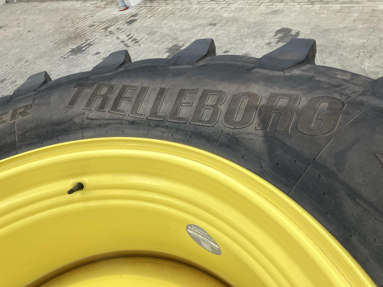 Trelleborg 710/70R42 - 타이어 농업용 기계 용 : 사진 4 Trelleborg 710/70R42 - 타이어 농업용 기계 용 : 사진 4