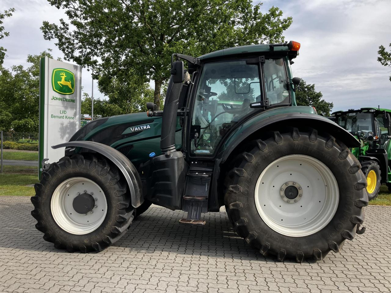 Valtra T174 Versu - 장궤형 트랙터 : 사진 1 Valtra T174 Versu - 장궤형 트랙터 : 사진 1