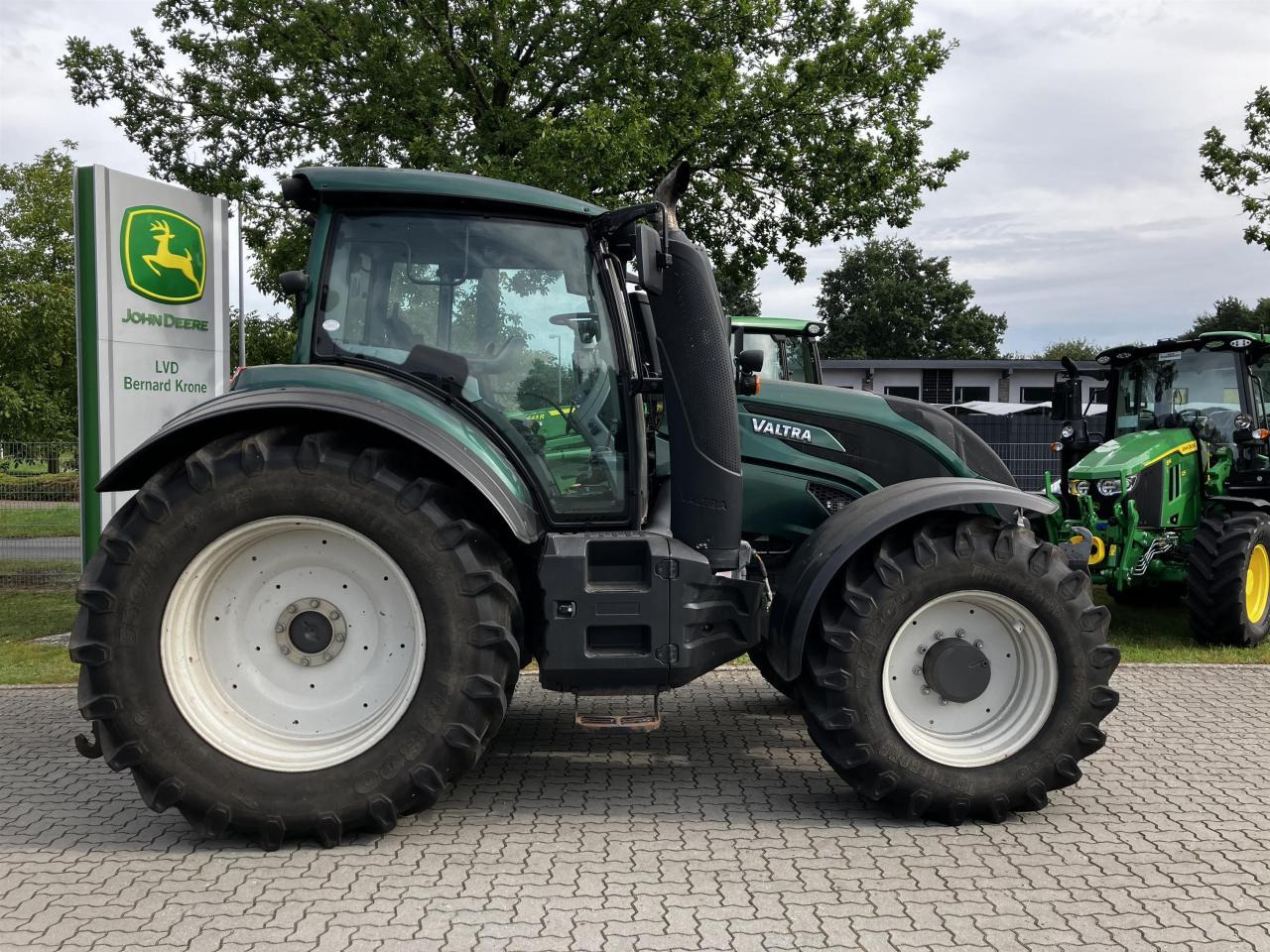 Valtra T174 Versu - 장궤형 트랙터 : 사진 2 Valtra T174 Versu - 장궤형 트랙터 : 사진 2