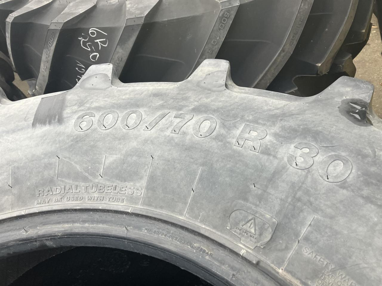 Vredestein 600/70R30 - 타이어 농업용 기계 용 : 사진 5 Vredestein 600/70R30 - 타이어 농업용 기계 용 : 사진 5