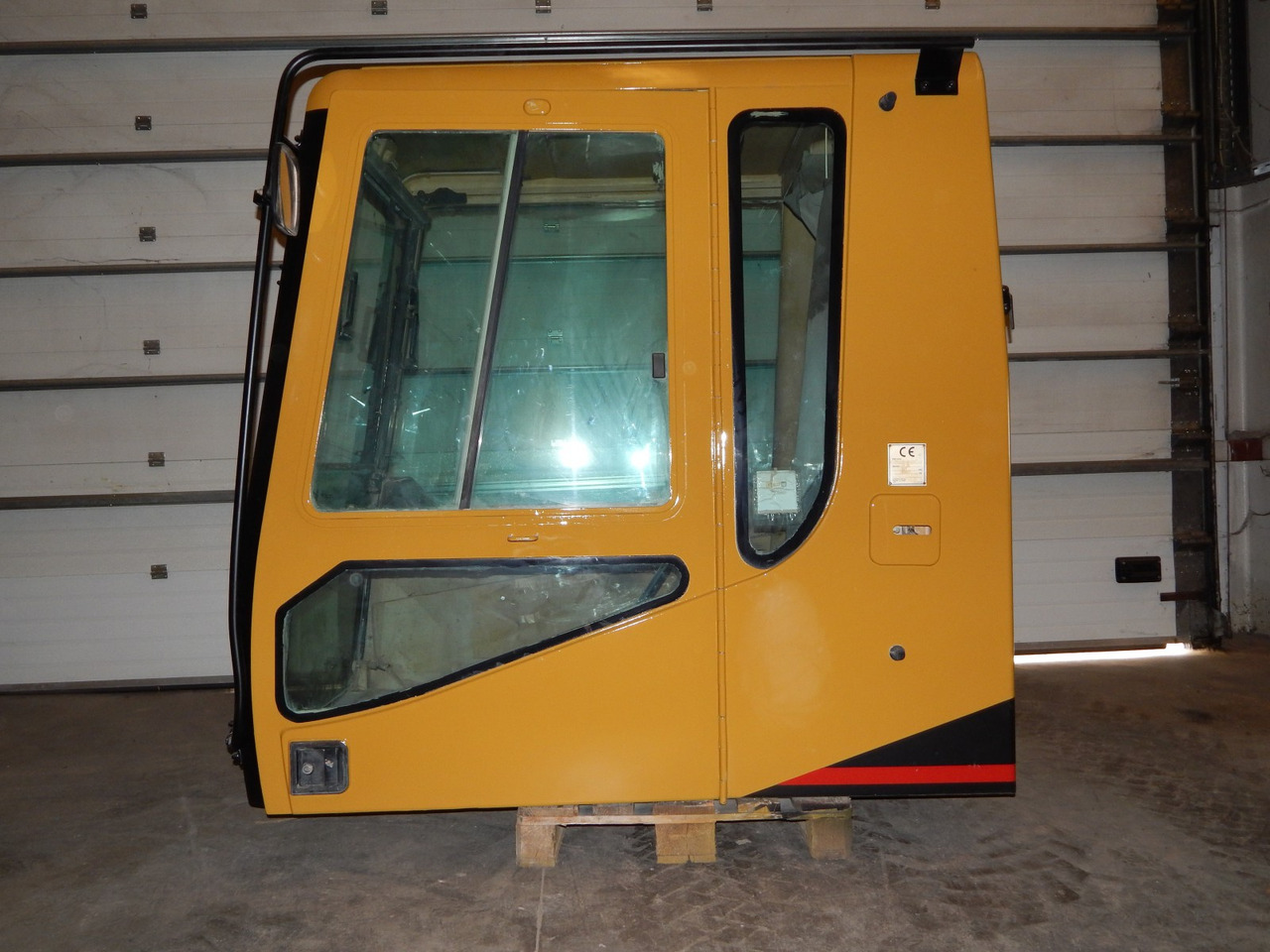 Cab ROPS CATERPILLAR 365B - 운전실 건설기계 용 : 사진 2 Cab ROPS CATERPILLAR 365B - 운전실 건설기계 용 : 사진 2