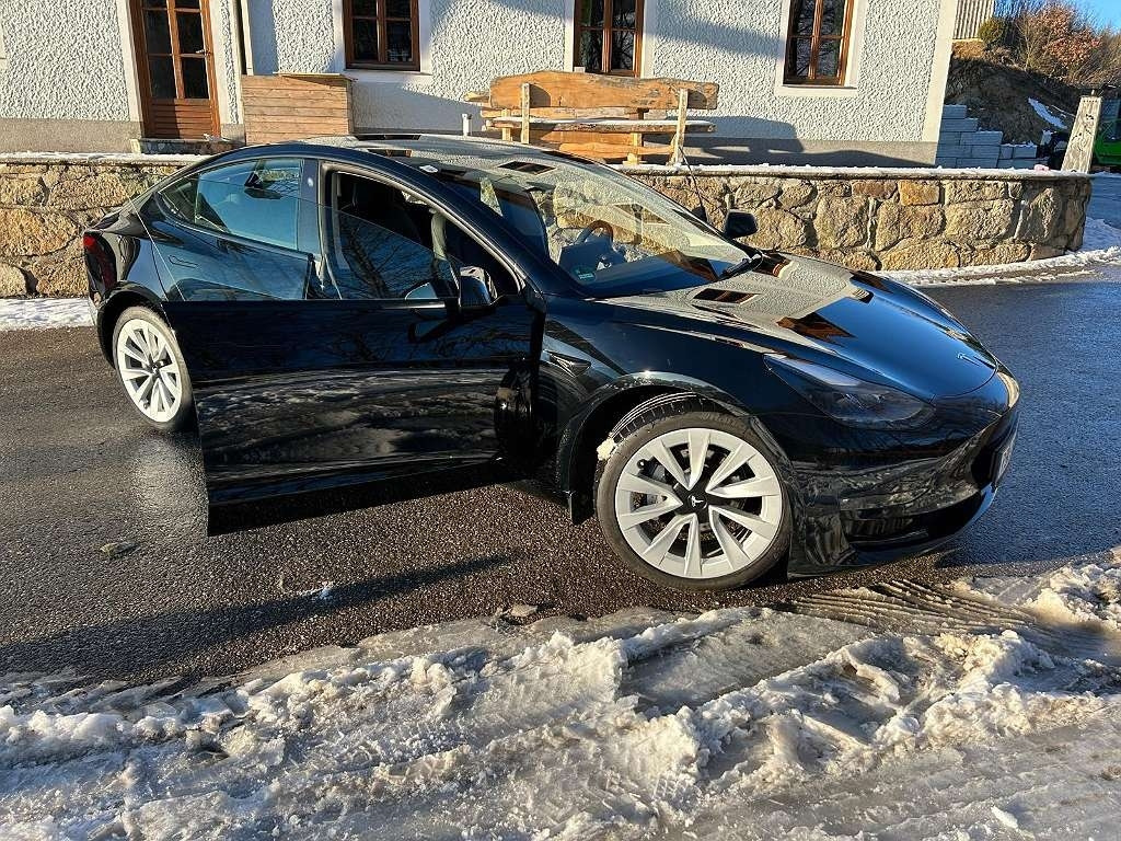Tesla Model 3 Long Range - 차량 : 사진 2 Tesla Model 3 Long Range - 차량 : 사진 2