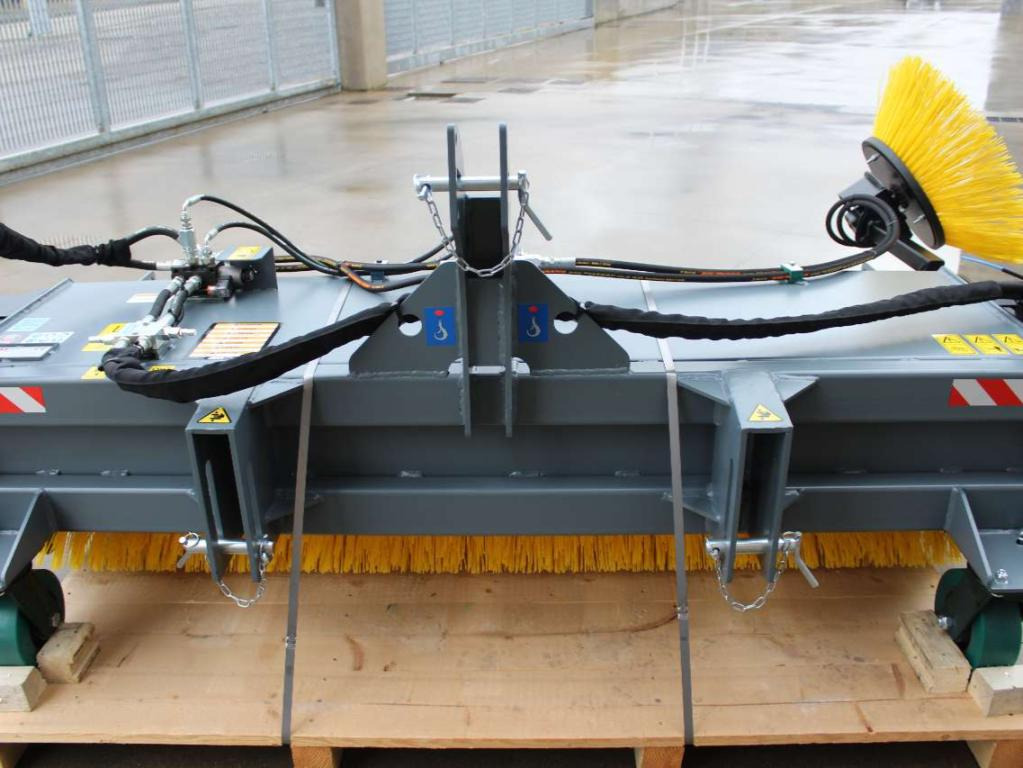 CM Crusher CSI 200 Sweeping Bucket - 빗자루 장궤형 트랙터 용 : 사진 2 CM Crusher CSI 200 Sweeping Bucket - 빗자루 장궤형 트랙터 용 : 사진 2