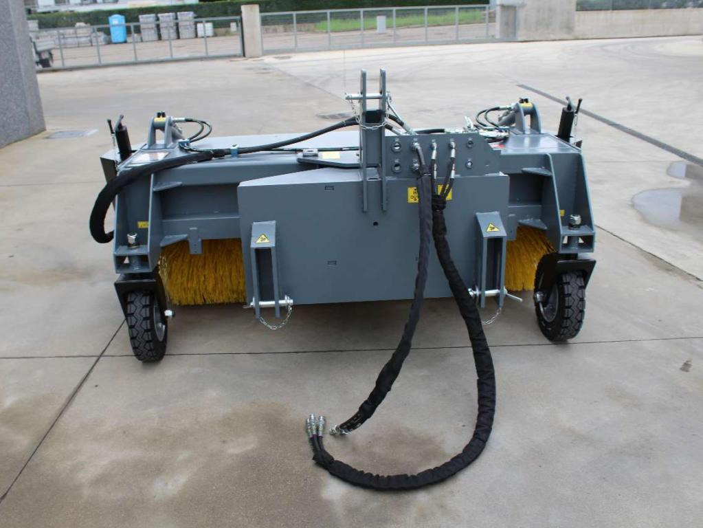 CM Crusher CSK 200 Sweeping Bucket - 빗자루 스키드 스티어 로더 용 : 사진 3 CM Crusher CSK 200 Sweeping Bucket - 빗자루 스키드 스티어 로더 용 : 사진 3