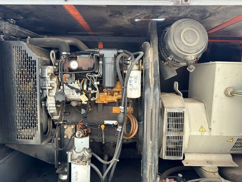 Atlas-Copco QAS 60 Perkins Stamford 60 kVA Silent Rental generatorset - 발전기 세트 : 사진 4 Atlas-Copco QAS 60 Perkins Stamford 60 kVA Silent Rental generatorset - 발전기 세트 : 사진 4