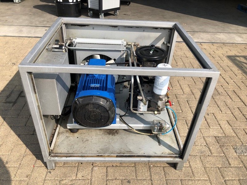 Creemers RCN 15-61 15 kW 1660 Liter/min 15 bar schroefcompressor - 공기 압축기 : 사진 2 Creemers RCN 15-61 15 kW 1660 Liter/min 15 bar schroefcompressor - 공기 압축기 : 사진 2