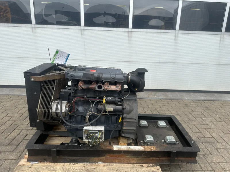 Deutz F4M 2011 Diesel motor 30 kW 39 PK bij 1500 rpm as New ! - 엔진 자재 취급 장비 용 : 사진 3 Deutz F4M 2011 Diesel motor 30 kW 39 PK bij 1500 rpm as New ! - 엔진 자재 취급 장비 용 : 사진 3