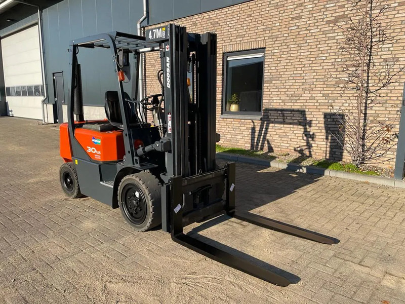 Doosan D30G Yanmar 3 ton Triplex Freelift Sideshift Diesel Heftruck 470 cm hefhoogte - 디젤 지게차 : 사진 4 Doosan D30G Yanmar 3 ton Triplex Freelift Sideshift Diesel Heftruck 470 cm hefhoogte - 디젤 지게차 : 사진 4