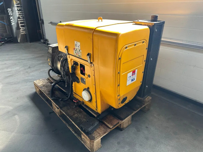 Hatz 2L41C Stamford 17.5 kVA Silentpack generatorset - 발전기 세트 : 사진 5 Hatz 2L41C Stamford 17.5 kVA Silentpack generatorset - 발전기 세트 : 사진 5