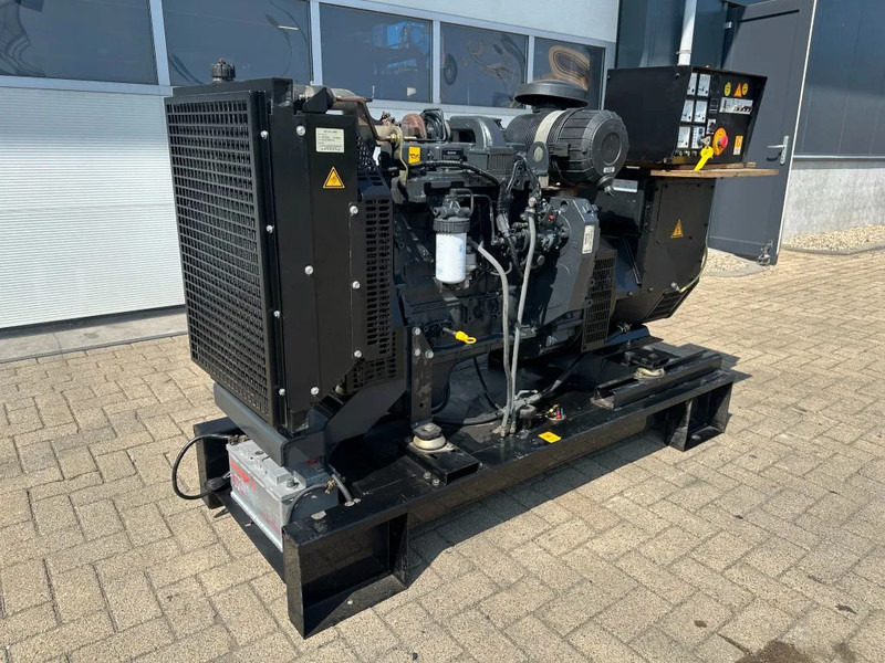 Himoinsa Iveco FPT NEF 45 Stamford 60 kVA noodstroom generatorset - 발전기 세트 : 사진 4 Himoinsa Iveco FPT NEF 45 Stamford 60 kVA noodstroom generatorset - 발전기 세트 : 사진 4