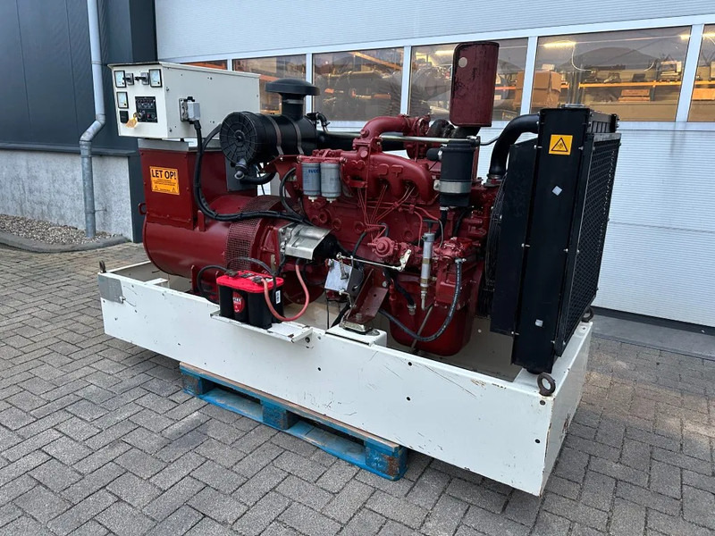 Iveco 8061 SI 07.05 A 550 Marelli 100 kVA noodstroom generatorset - 발전기 세트 : 사진 2 Iveco 8061 SI 07.05 A 550 Marelli 100 kVA noodstroom generatorset - 발전기 세트 : 사진 2