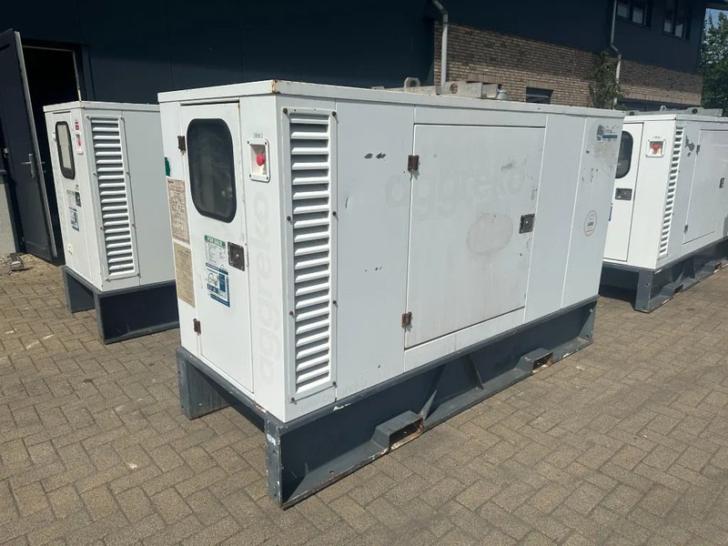 Iveco FPT NEF45 SM1A.A004 Stamford 60 kVA Silent Rental generatorset - 발전기 세트 : 사진 5 Iveco FPT NEF45 SM1A.A004 Stamford 60 kVA Silent Rental generatorset - 발전기 세트 : 사진 5