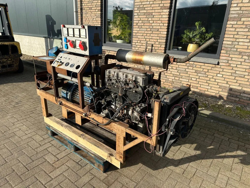 Mercedes-Benz 4 cilinder 14 kVA generatorset - 발전기 세트 : 사진 4 Mercedes-Benz 4 cilinder 14 kVA generatorset - 발전기 세트 : 사진 4