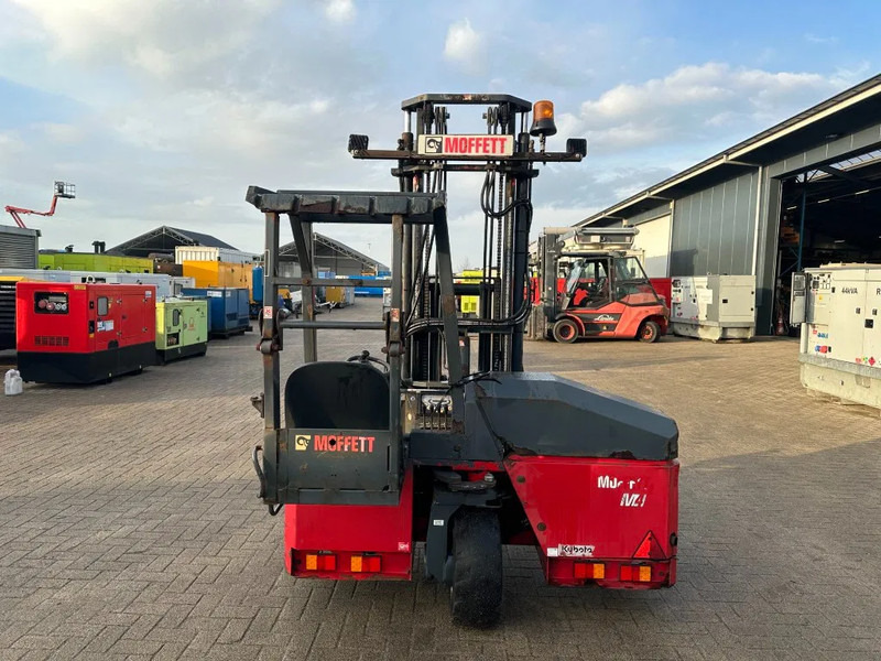 Moffett M4 20.1 Kubota Diesel Kooiaap 2 ton Sideshift Positioner Meeneemheftruck - 트럭 장착 지게차 : 사진 3 Moffett M4 20.1 Kubota Diesel Kooiaap 2 ton Sideshift Positioner Meeneemheftruck - 트럭 장착 지게차 : 사진 3