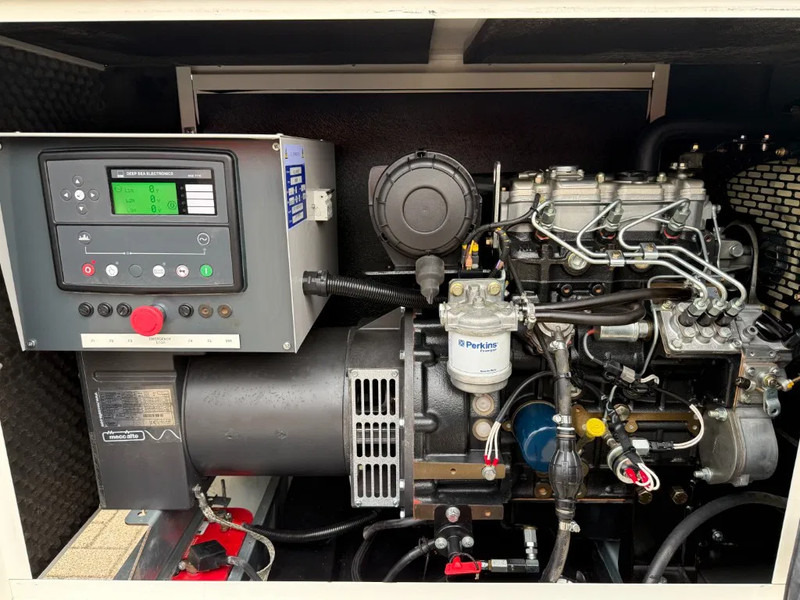 Perkins 403A-15 Mecc Alte Spa 17 kVA Silent generatorset as New ! 250 hours ! - 발전기 세트 : 사진 2 Perkins 403A-15 Mecc Alte Spa 17 kVA Silent generatorset as New ! 250 hours ! - 발전기 세트 : 사진 2