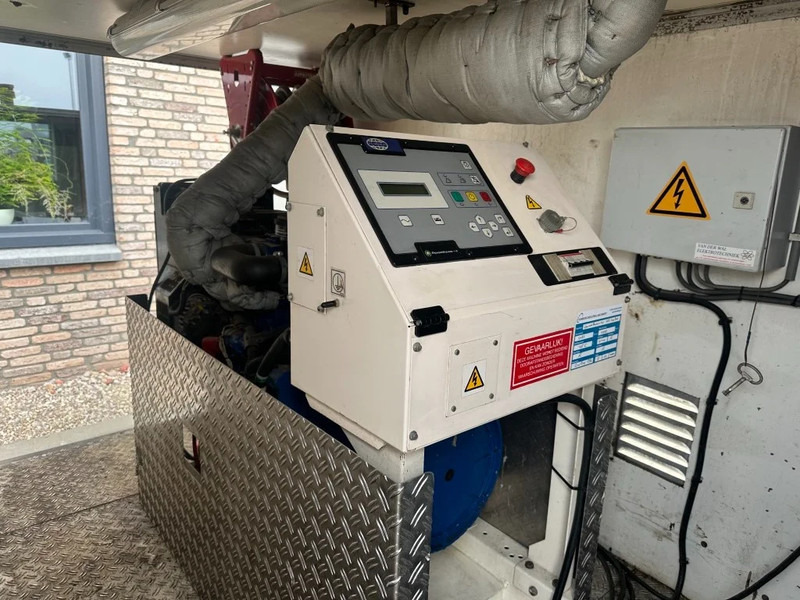 Perkins DIBO IBH-M 20015 Hogedruk unit 200 Bar 1500 L / min Mobiele Aanhanger 12.5 kVA aggregaat - 압력 세척기 : 사진 3 Perkins DIBO IBH-M 20015 Hogedruk unit 200 Bar 1500 L / min Mobiele Aanhanger 12.5 kVA aggregaat - 압력 세척기 : 사진 3