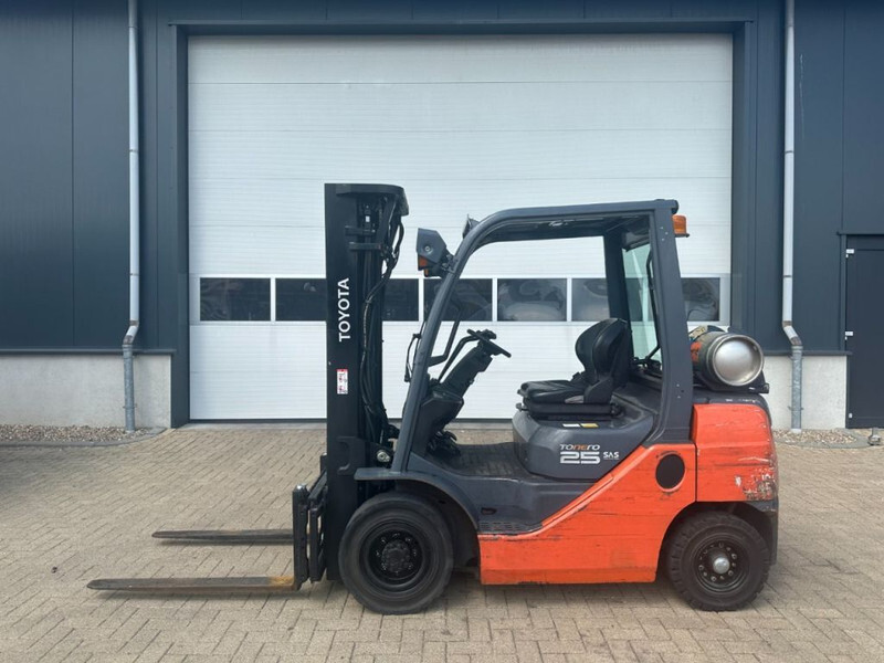 Toyota 2.5 ton Tonero 25 Triplex Freelift Sideshift LPG Heftruck - LPG 지게차 : 사진 1 Toyota 2.5 ton Tonero 25 Triplex Freelift Sideshift LPG Heftruck - LPG 지게차 : 사진 1