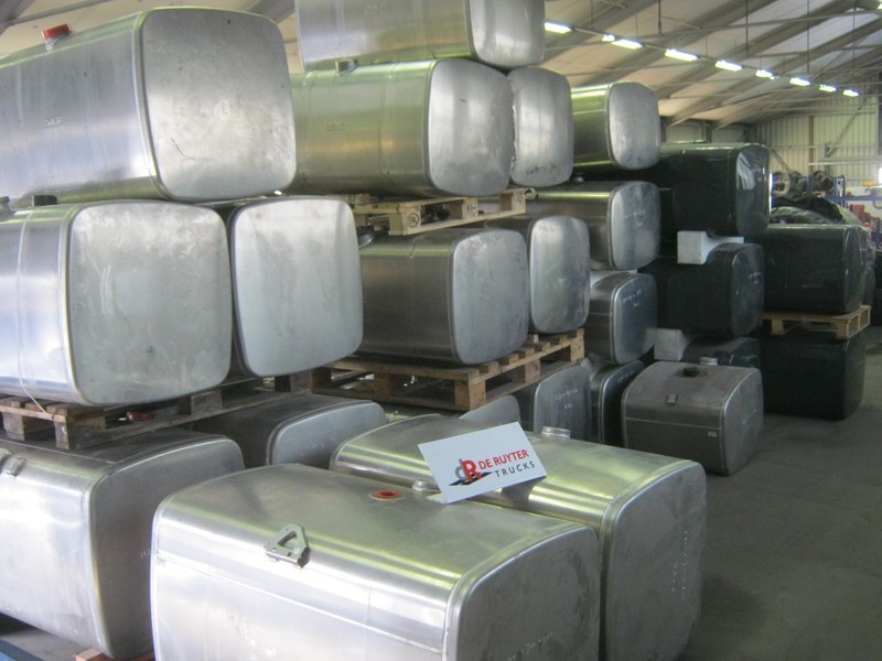 DAF Brandstoftanks voor CF en XF (aluminium) - 연료 탱크 트럭 용 : 사진 1 DAF Brandstoftanks voor CF en XF (aluminium) - 연료 탱크 트럭 용 : 사진 1