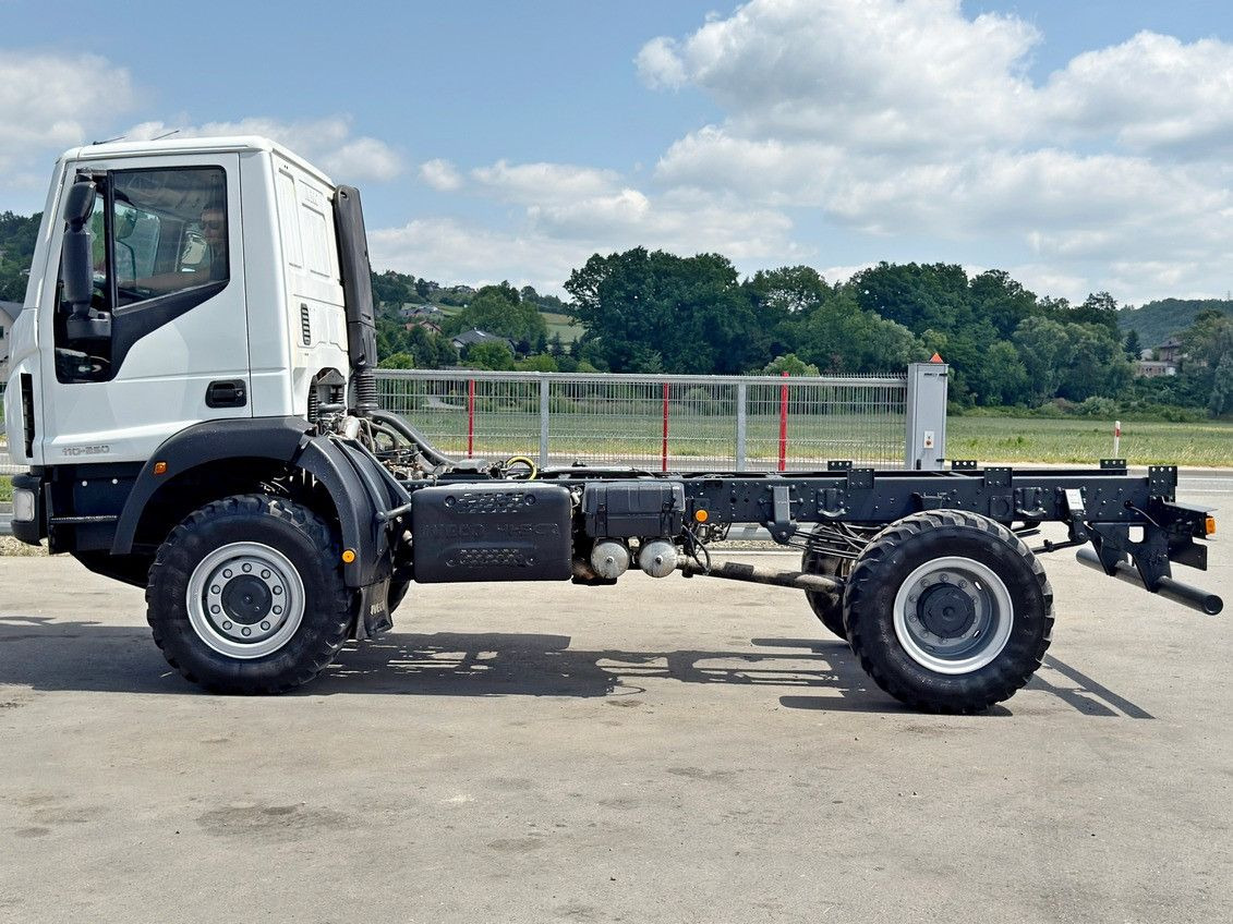 Iveco EUROCARGO 110-250* PLATFORM 4,60 m* 4x4 - 캡 새시 트럭 : 사진 3 Iveco EUROCARGO 110-250* PLATFORM 4,60 m* 4x4 - 캡 새시 트럭 : 사진 3
