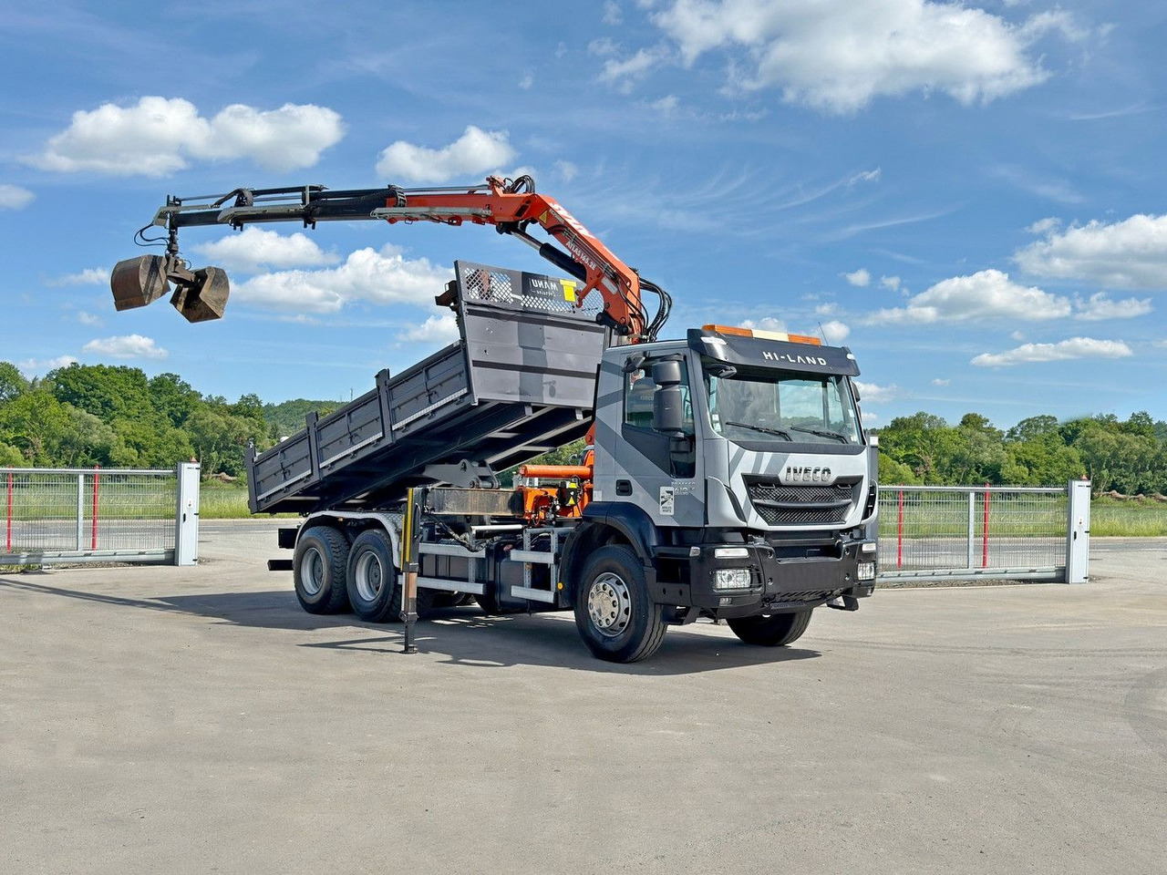 Iveco TRAKKER 410*Kipper 5,20m*ATLAS 165.2E * FUNK/6x4 Iveco TRAKKER 410*Kipper 5,20m*ATLAS 165.2E * FUNK/6x4 - 크레인 트럭, 덤프트럭 : 사진 2 Iveco TRAKKER 410*Kipper 5,20m*ATLAS 165.2E * FUNK/6x4 Iveco TRAKKER 410*Kipper 5,20m*ATLAS 165.2E * FUNK/6x4 - 크레인 트럭, 덤프트럭 : 사진 2