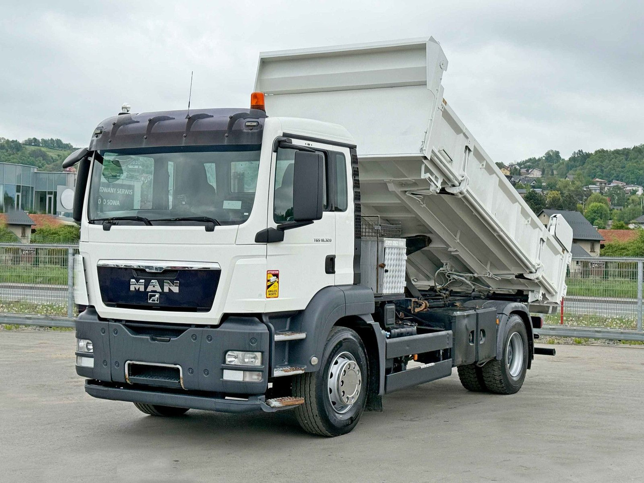 MAN TGS 18.320 * KIPPER 4,95m + BORDMATIC*TOPZUSTAND - 덤프트럭, 크레인 트럭 : 사진 1 MAN TGS 18.320 * KIPPER 4,95m + BORDMATIC*TOPZUSTAND - 덤프트럭, 크레인 트럭 : 사진 1