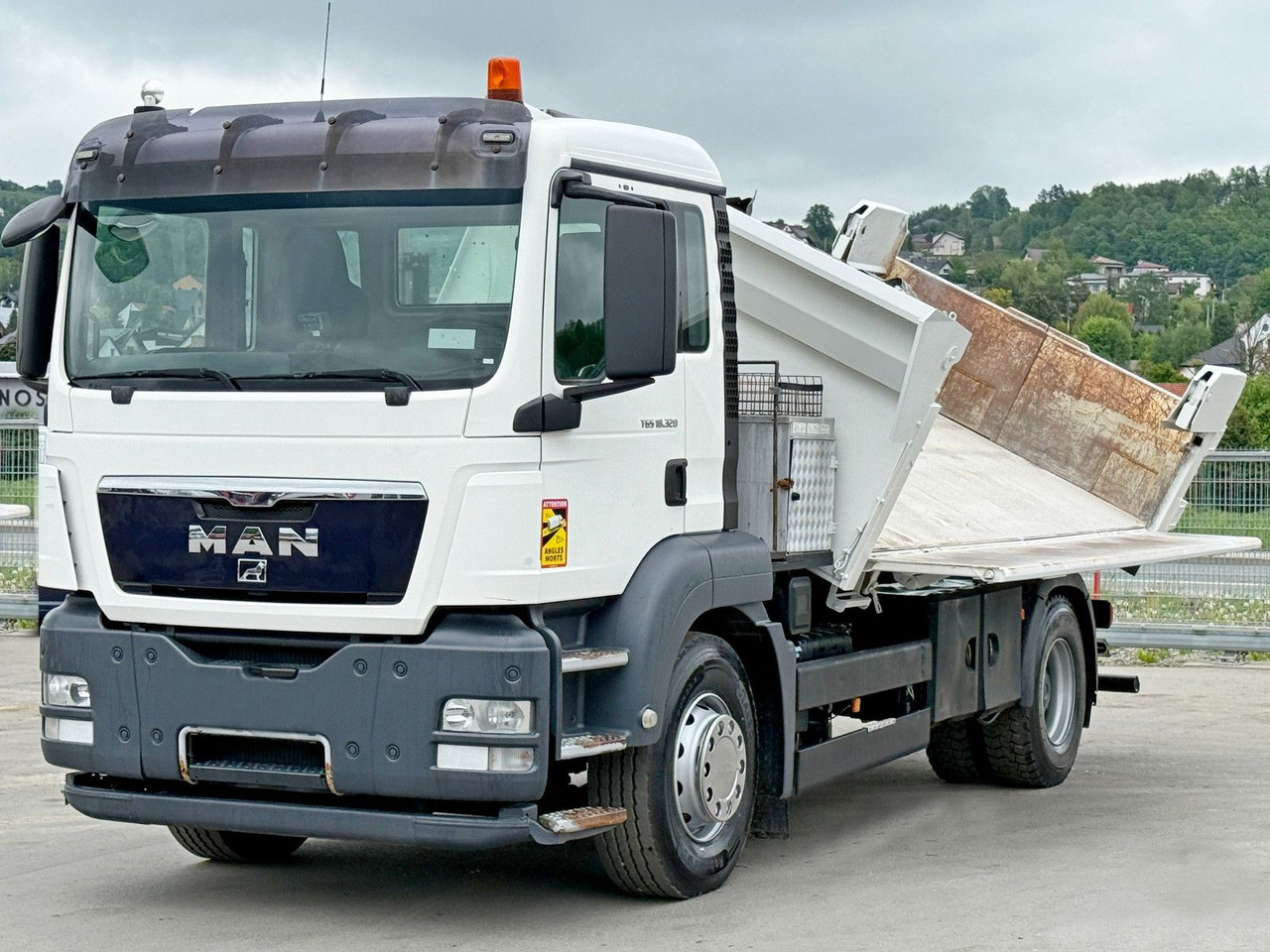 MAN TGS 18.320 * KIPPER 4,95m + BORDMATIC*TOPZUSTAND - 덤프트럭, 크레인 트럭 : 사진 4 MAN TGS 18.320 * KIPPER 4,95m + BORDMATIC*TOPZUSTAND - 덤프트럭, 크레인 트럭 : 사진 4