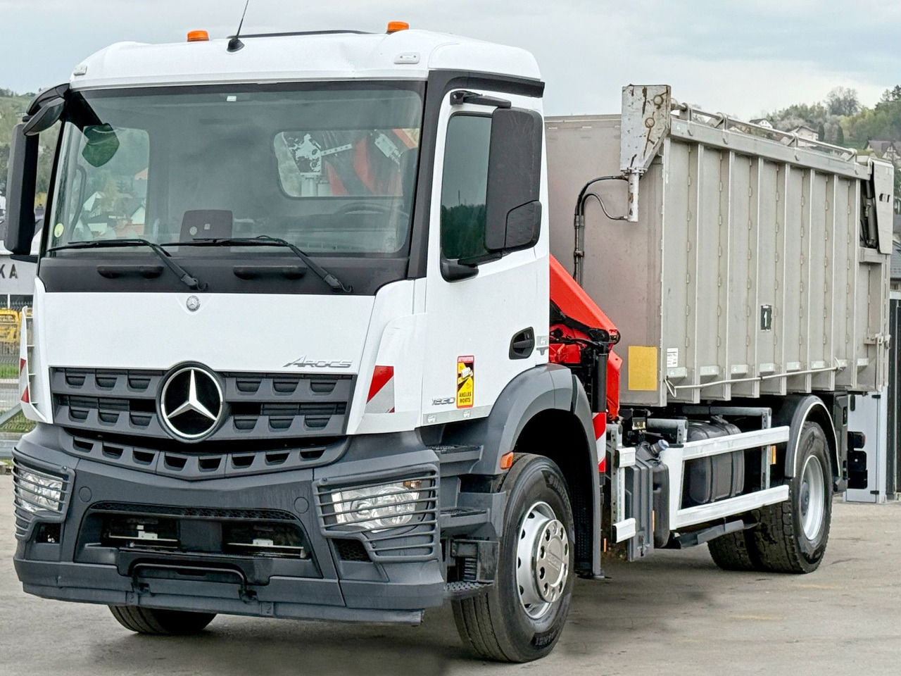 Mercedes-Benz AROCS 1830* KIPPER 5,00m * PK 7.501 SLD A + FUNK - 크레인 트럭 : 사진 4 Mercedes-Benz AROCS 1830* KIPPER 5,00m * PK 7.501 SLD A + FUNK - 크레인 트럭 : 사진 4