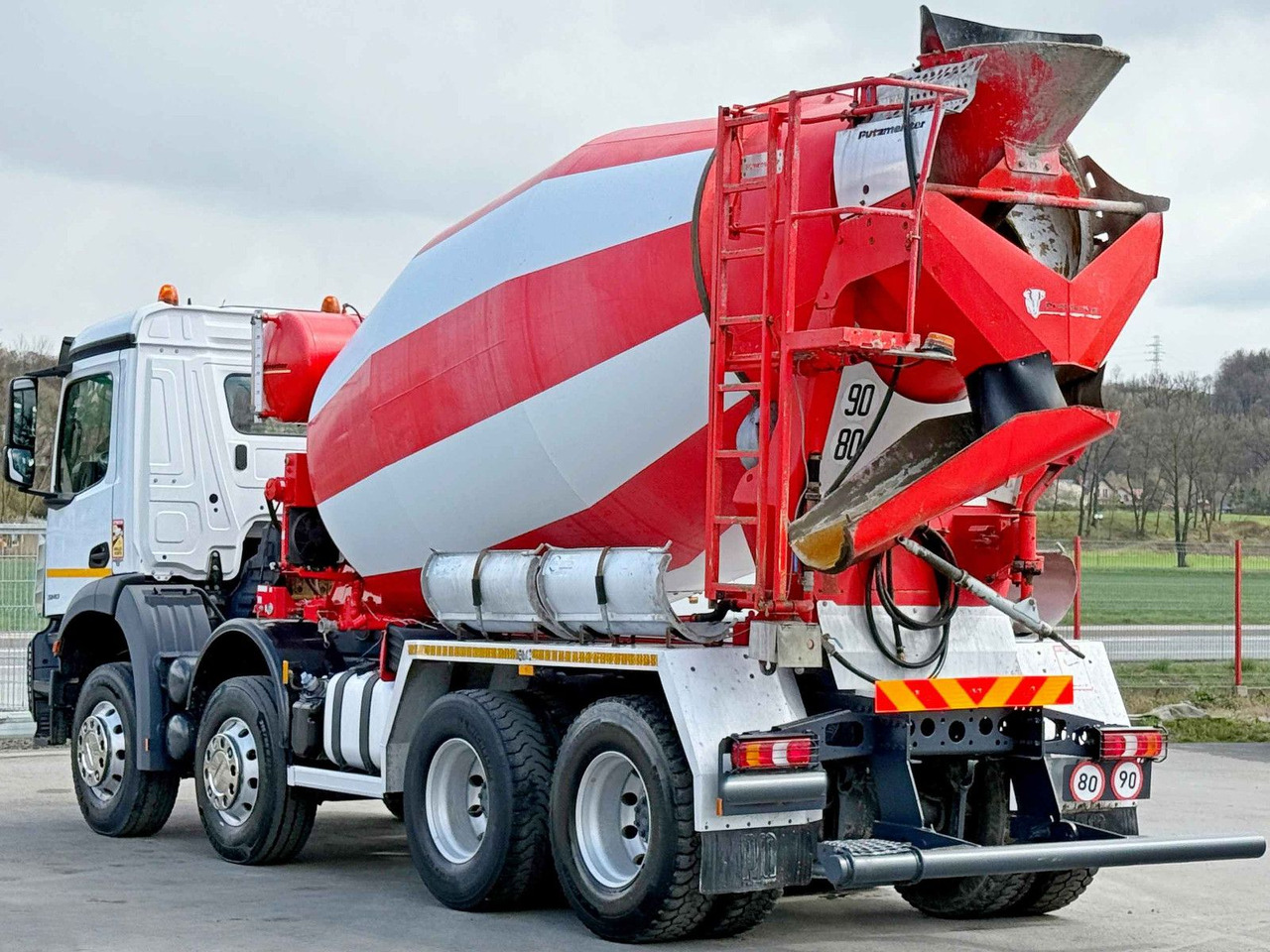 Mercedes-Benz AROCS 3240 * Betonmischer * 8x4 * TOPZUSTAND - 콘크리트 믹서 트럭 : 사진 4 Mercedes-Benz AROCS 3240 * Betonmischer * 8x4 * TOPZUSTAND - 콘크리트 믹서 트럭 : 사진 4
