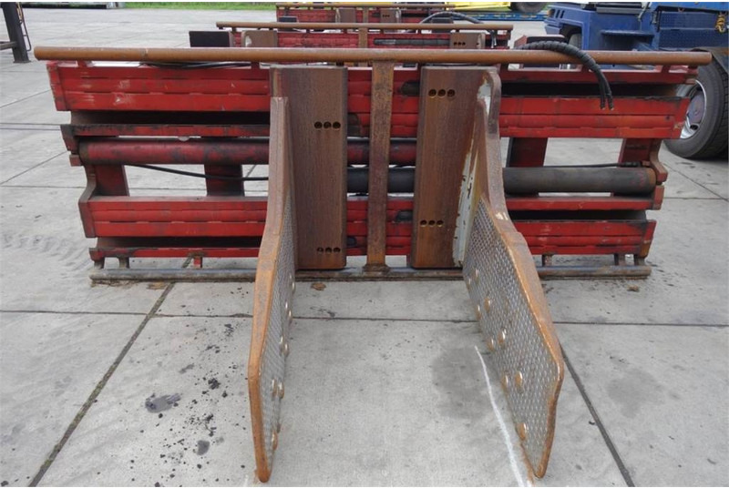 Kalmar DCG80-45ED5 - 컨테이너 핸들러 : 사진 1 Kalmar DCG80-45ED5 - 컨테이너 핸들러 : 사진 1