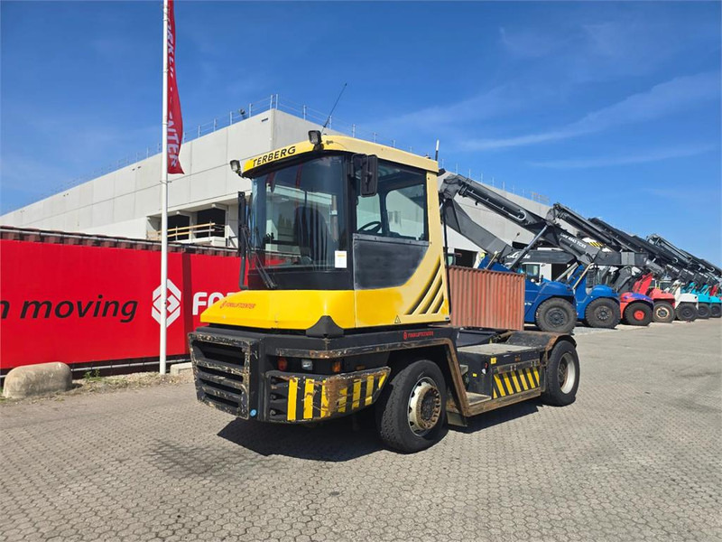 Terberg RT223 4x4 - 터미널 트랙터 : 사진 2 Terberg RT223 4x4 - 터미널 트랙터 : 사진 2