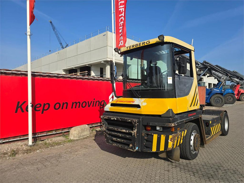 Terberg RT223 4x4 - 터미널 트랙터 : 사진 2 Terberg RT223 4x4 - 터미널 트랙터 : 사진 2