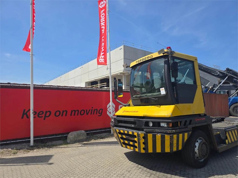 Terberg RT282 4x4 - 터미널 트랙터 : 사진 2 Terberg RT282 4x4 - 터미널 트랙터 : 사진 2
