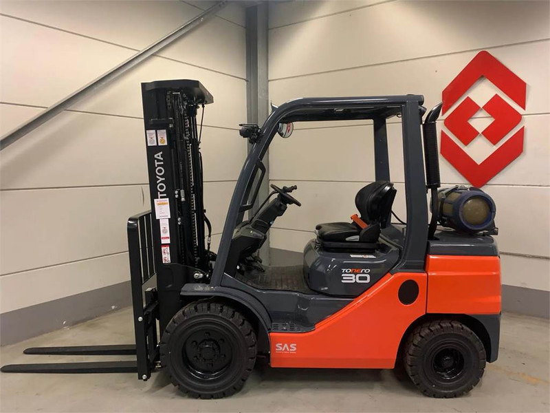 Toyota 02-8FGF30 - LPG 지게차 : 사진 2 Toyota 02-8FGF30 - LPG 지게차 : 사진 2