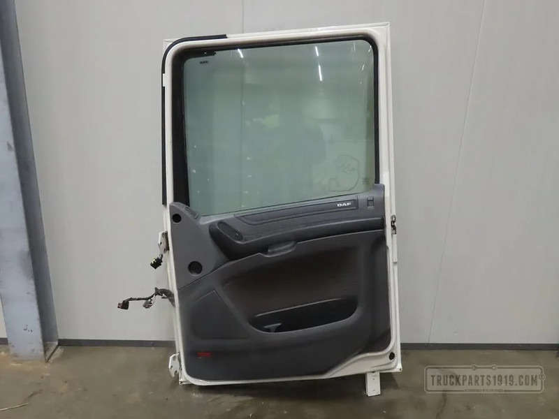 DAF Body & Chassis Parts Portier Re. DAF XF 106 - 도어 및 부품 트럭 용 : 사진 4 DAF Body & Chassis Parts Portier Re. DAF XF 106 - 도어 및 부품 트럭 용 : 사진 4