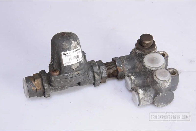 KNORR-BREMSE Compressed Air System Instelbaar overstroomventiel D - 밸브 트럭 용 : 사진 1 KNORR-BREMSE Compressed Air System Instelbaar overstroomventiel D - 밸브 트럭 용 : 사진 1