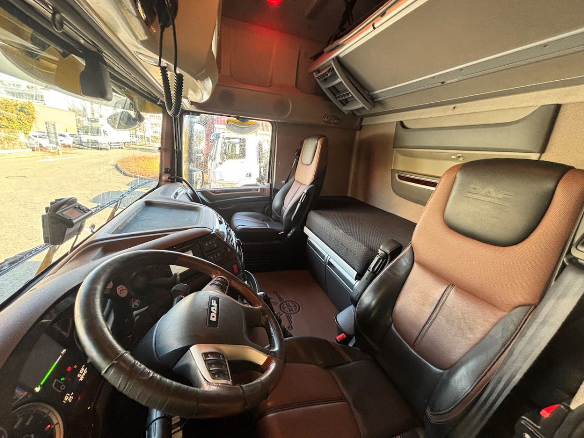 DAF FAN XF 530 LTD - 커튼사이더 트럭 : 사진 4 DAF FAN XF 530 LTD - 커튼사이더 트럭 : 사진 4