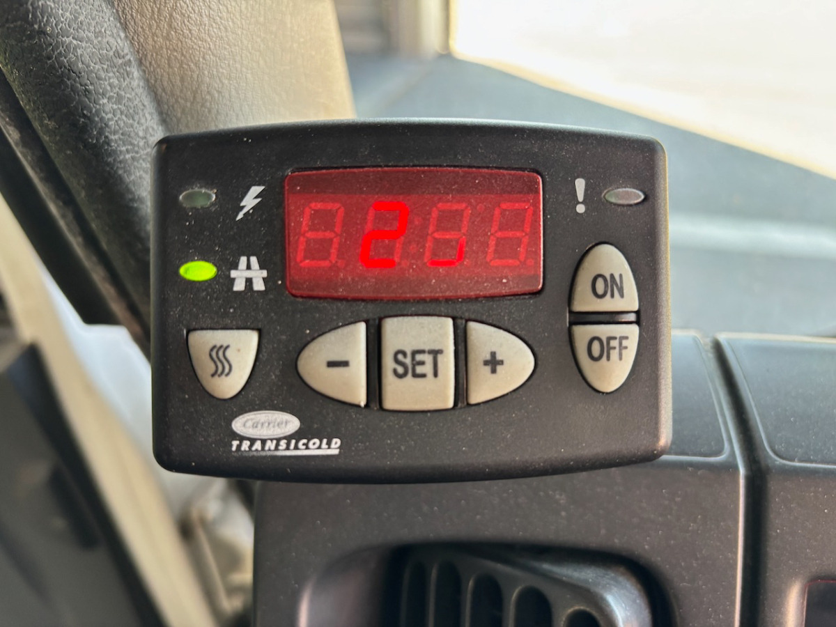 냉동탑차 RENAULT D12.240 : 사진 8