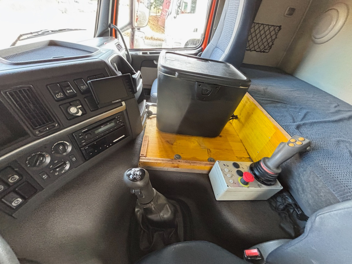VOLVO FM 400 - 스킵 로더 트럭 : 사진 5 VOLVO FM 400 - 스킵 로더 트럭 : 사진 5