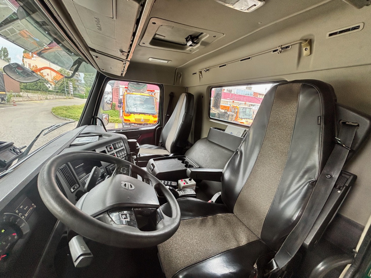 VOLVO FMX-500 8x4R - 후크 리프트 트럭 : 사진 4 VOLVO FMX-500 8x4R - 후크 리프트 트럭 : 사진 4