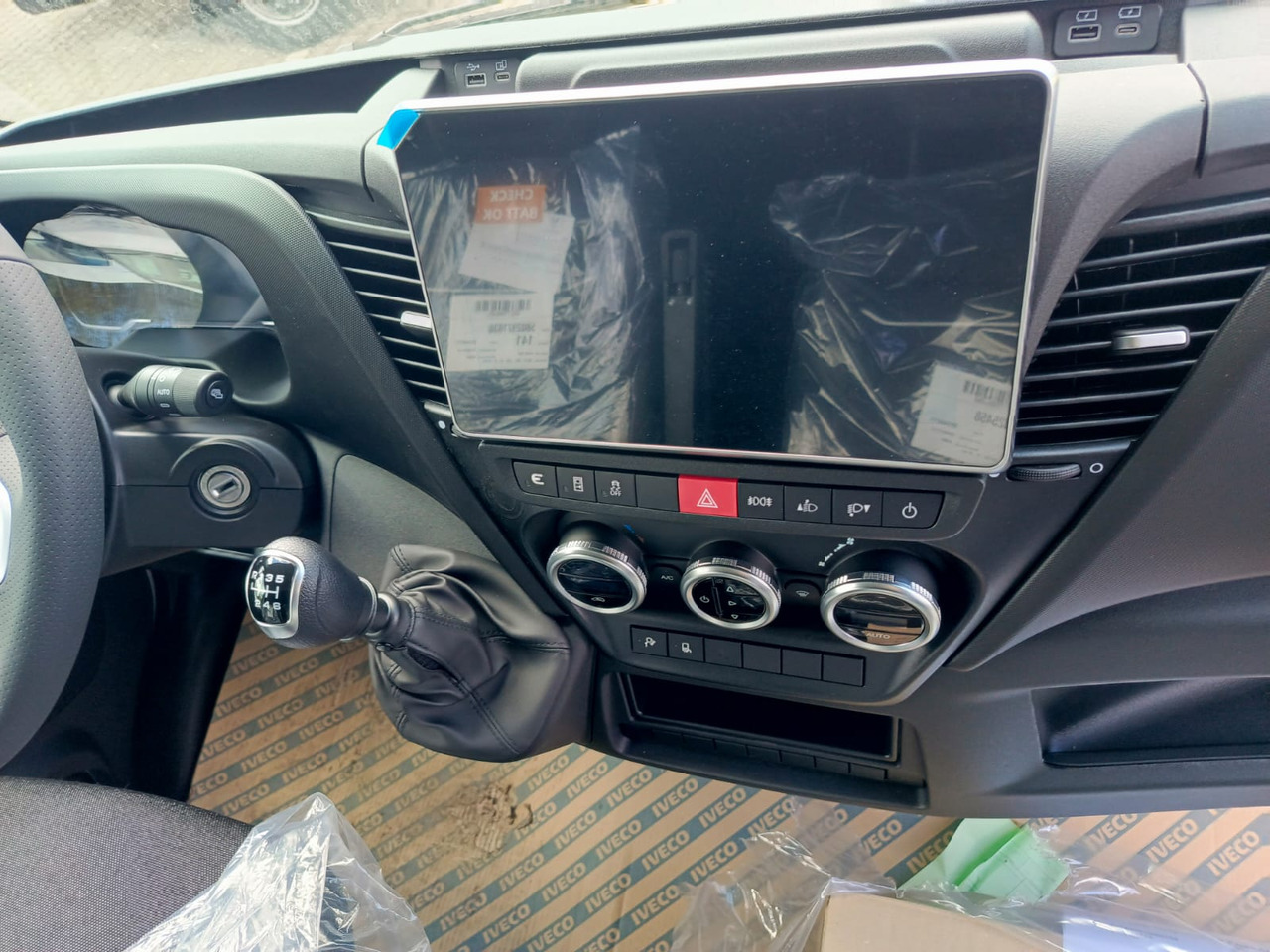 IVECO Daily 35 180 7-Sitzer - 승합차, 콤비 밴 : 사진 5 IVECO Daily 35 180 7-Sitzer - 승합차, 콤비 밴 : 사진 5