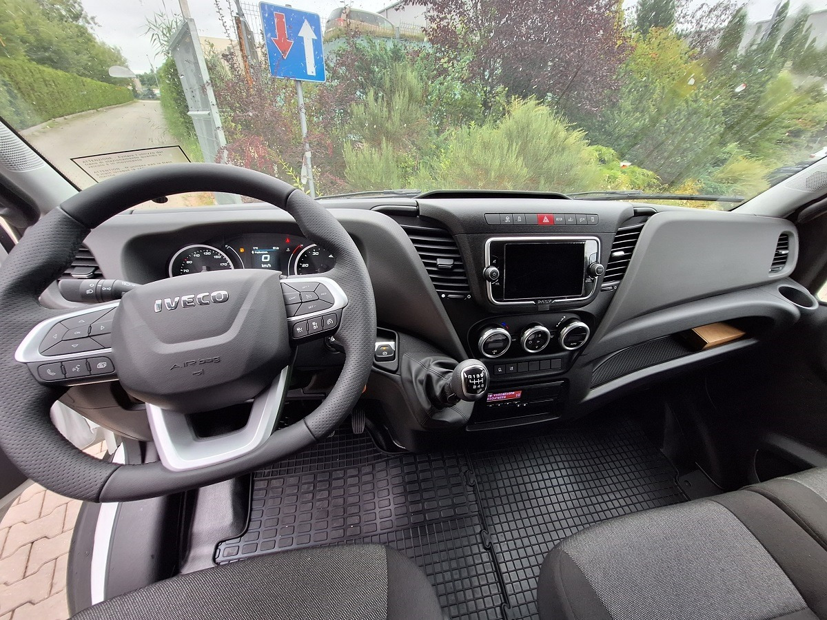 Iveco Daily 70C18A8 Backsleeper BÄR - 커튼 사이드 밴 : 사진 4 Iveco Daily 70C18A8 Backsleeper BÄR - 커튼 사이드 밴 : 사진 4