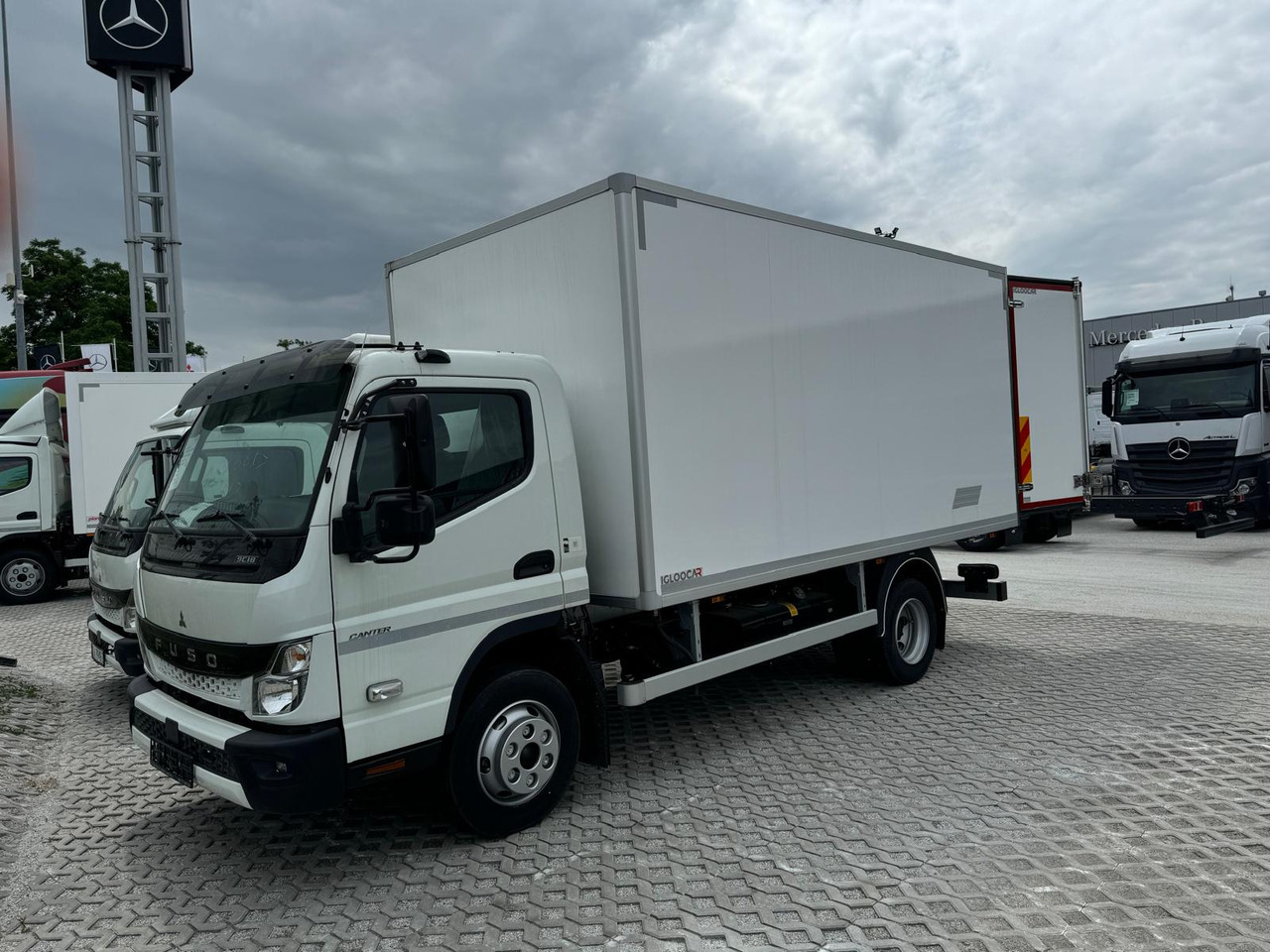 Mitsubishi Canter FUSO 70C18 Isotherm Koffer - 등온 트럭 : 사진 2 Mitsubishi Canter FUSO 70C18 Isotherm Koffer - 등온 트럭 : 사진 2