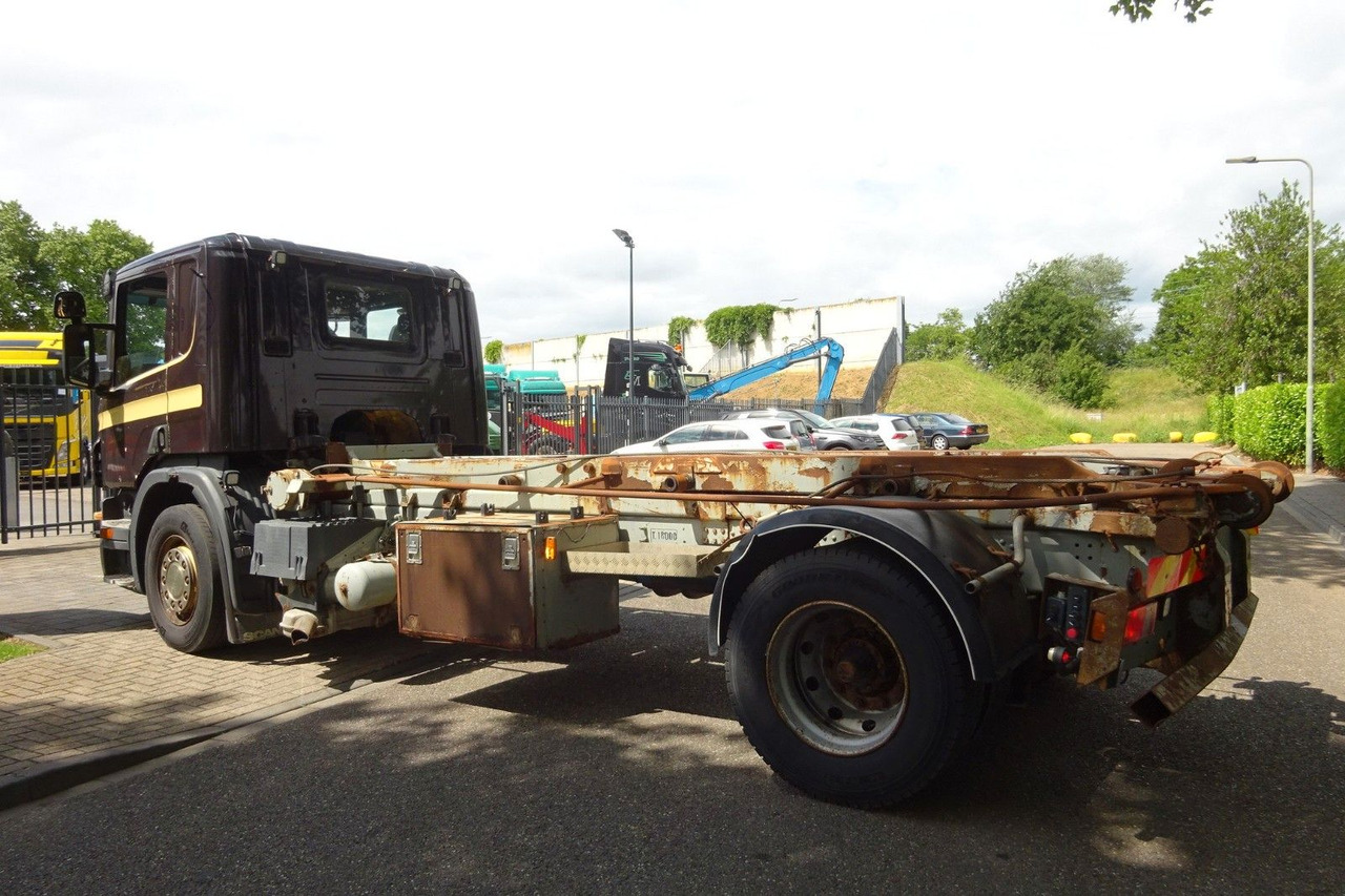 Scania P230 Cp16 - 후크 리프트 트럭 : 사진 4 Scania P230 Cp16 - 후크 리프트 트럭 : 사진 4
