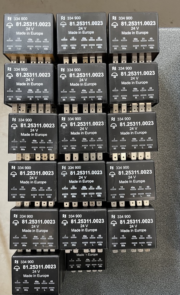 FLASHING-WIPING PULSE UNIT MAN F90,F2000 - 전기 설비 트럭 용 : 사진 3 FLASHING-WIPING PULSE UNIT MAN F90,F2000 - 전기 설비 트럭 용 : 사진 3