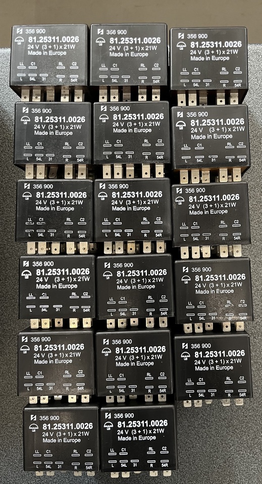 FLASHING-WIPING PULSE UNIT MAN F90,F2000 - 전기 설비 트럭 용 : 사진 4 FLASHING-WIPING PULSE UNIT MAN F90,F2000 - 전기 설비 트럭 용 : 사진 4