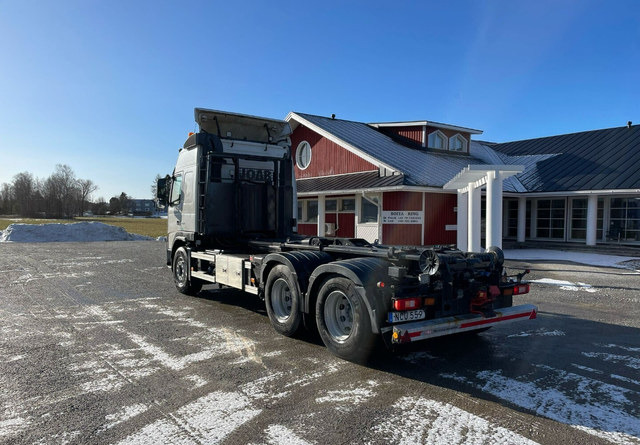Volvo FM460 6X4 KOUKKUAUTO - 후크 리프트 트럭 : 사진 2 Volvo FM460 6X4 KOUKKUAUTO - 후크 리프트 트럭 : 사진 2