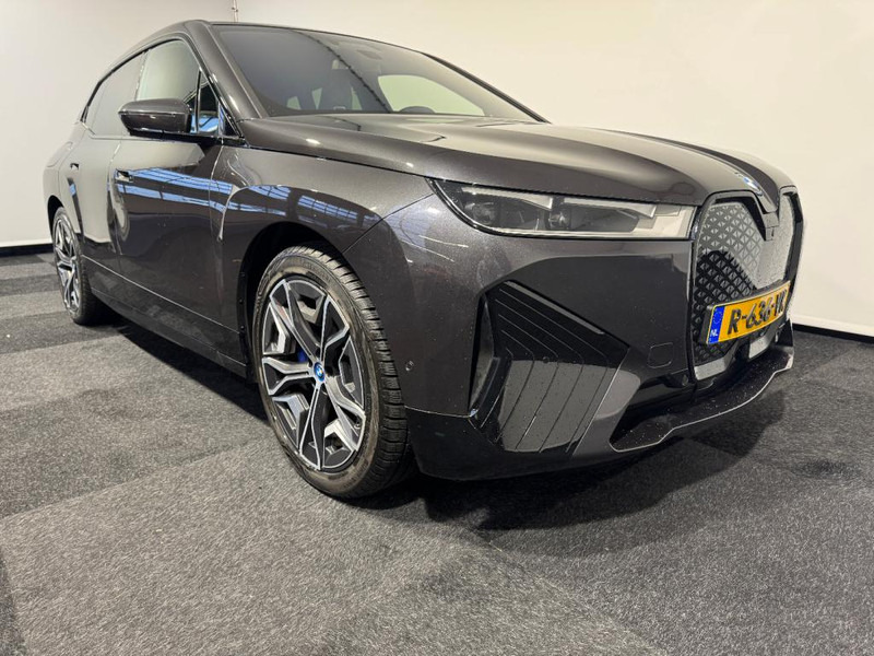 BMW iX xDrive40 iX xDrive40 Excellence 5 22 inch velgen - 차량 : 사진 1 BMW iX xDrive40 iX xDrive40 Excellence 5 22 inch velgen - 차량 : 사진 1