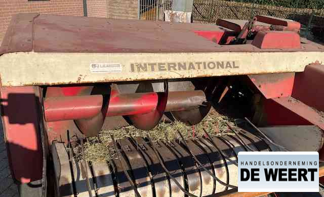 International 440 - 정사각 베일러 : 사진 3 International 440 - 정사각 베일러 : 사진 3