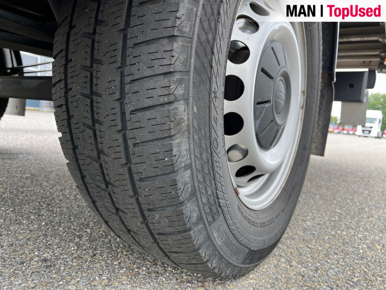 MAN TGE 3.180 4X2F SB - 플랫베드 밴 : 사진 3 MAN TGE 3.180 4X2F SB - 플랫베드 밴 : 사진 3